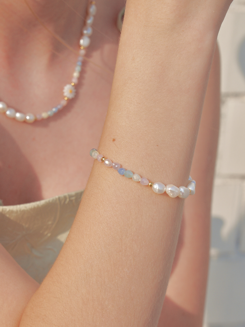 pastel moment daisy bracelet