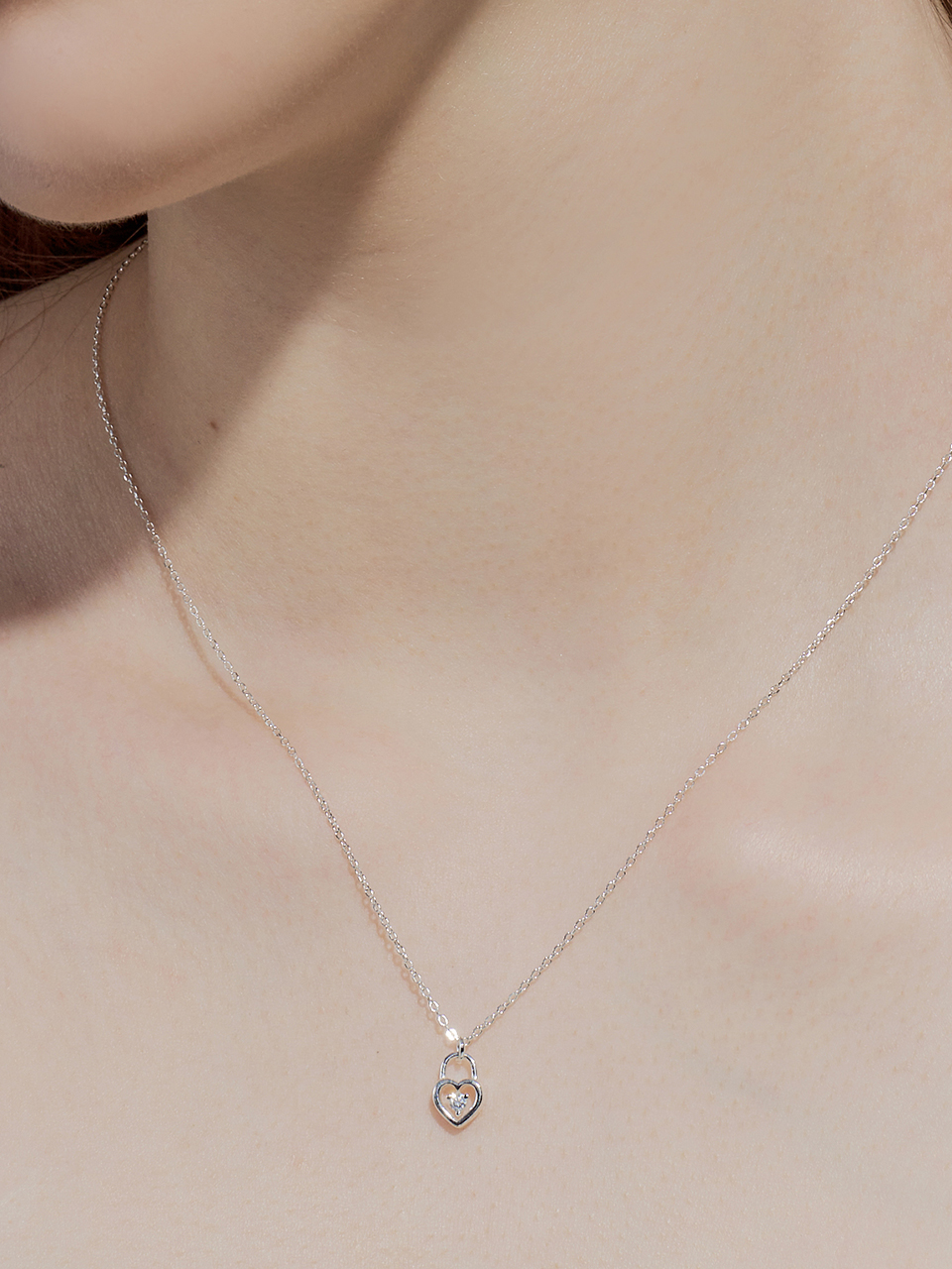 [단독][키스오브라이프 벨 착용] elf heart cubic necklace